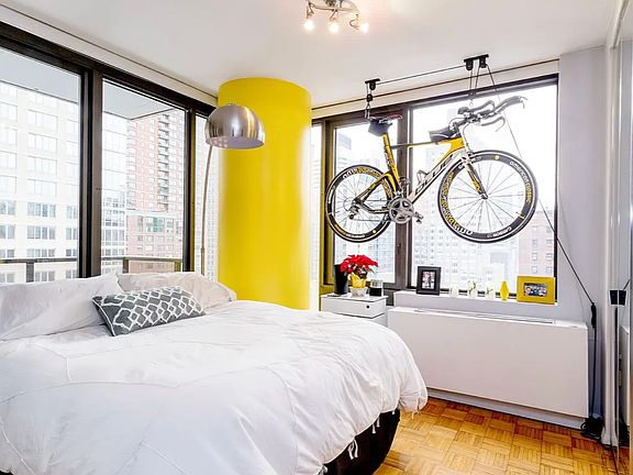 5th image of 161 W 61st St APT 9B