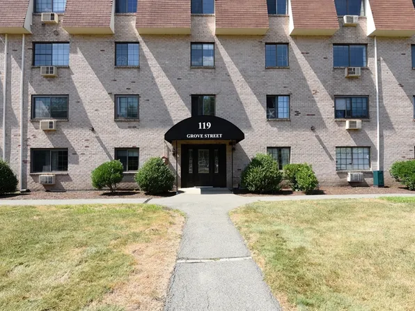 119 Grove St APT 239, Rockland, MA 02370