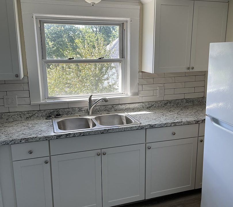 New Kitchen Sink and Cabinets