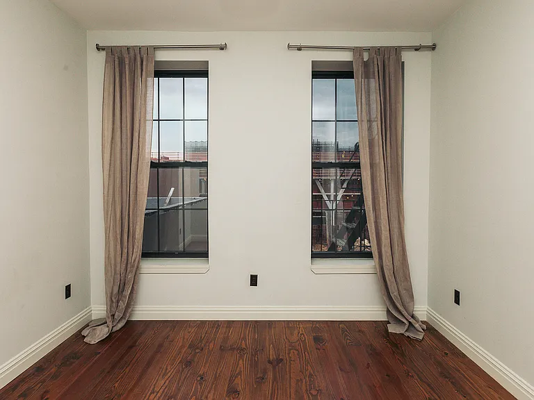 73 Jefferson St #4L — Photo 2
