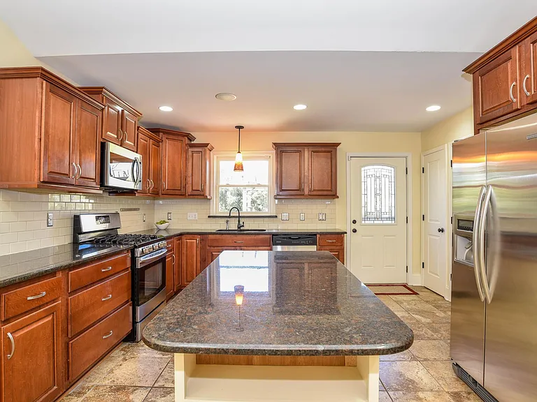 1643 Medford Dr — Photo 3