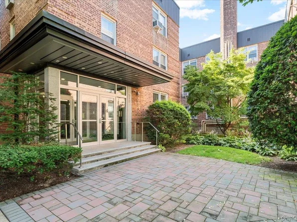 510 DuBois Avenue #11B, Valley Stream, NY 11581