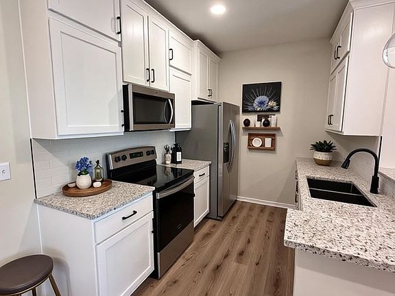 3rd image of 750 Windsor Ct #205