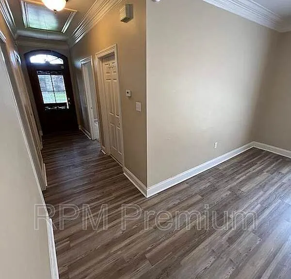 5557 Arialo Dr — Photo 5