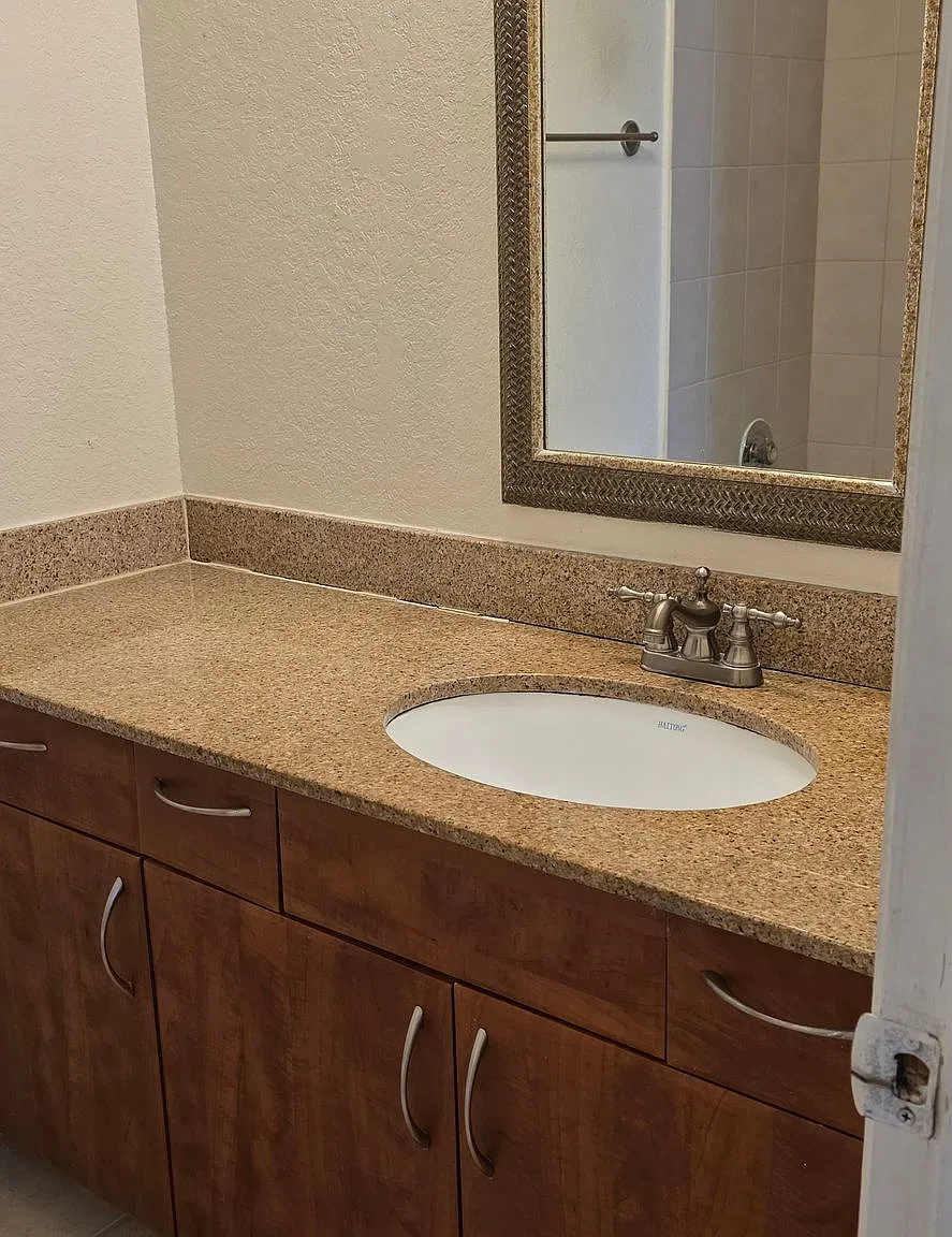 Luxury Condos. One bedroom one bath — Photo 1