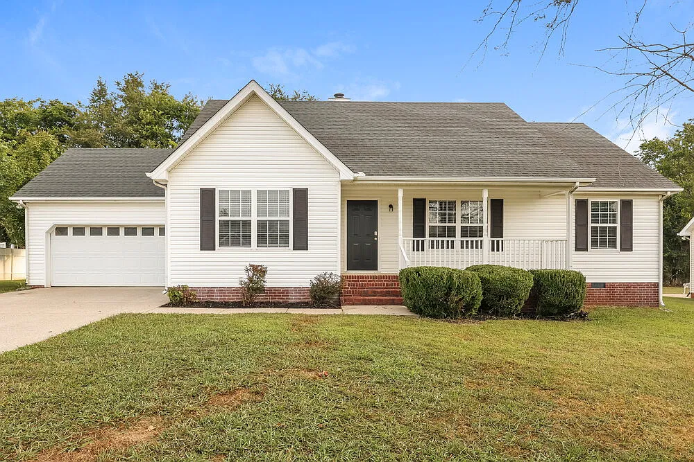 3 bed, 2.0 bath, 1434 sqft, $2,010 — Photo 1