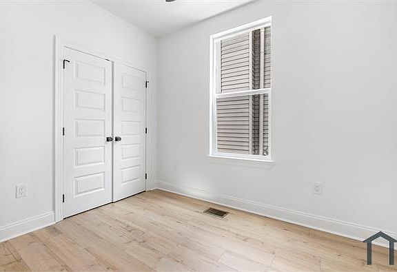 2nd image of 3015 Burdette St