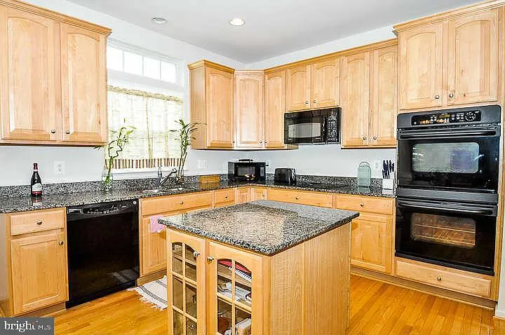 9910 E Hill Dr — Photo 6
