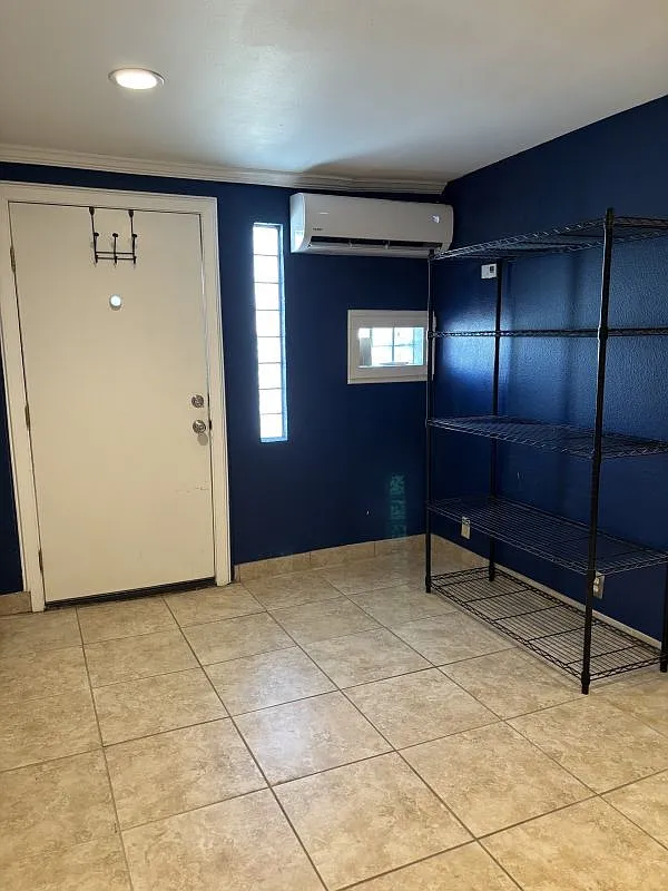 1 bed, 1.0 bath, 4464 sqft, $1,200 — Photo 3