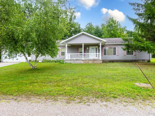 2246 Ryan St, Croswell, MI 48422