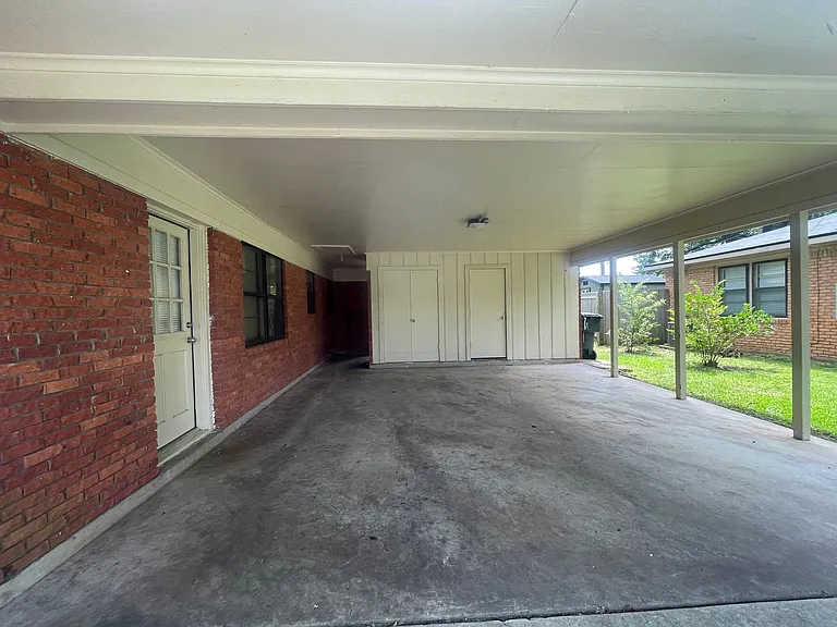 315 E Southfield Rd — Photo 13