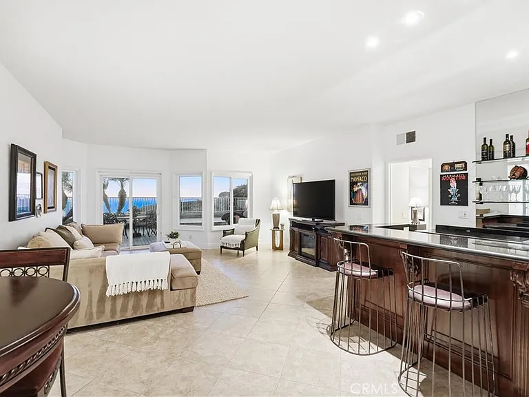 6 Cavalier — Photo 14