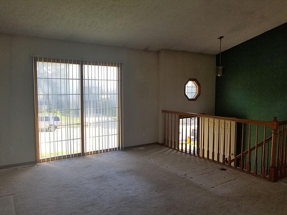 3rd image of 8420 Vernon Ave