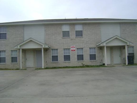 2nd image of 1601 Dugger Cir APT D