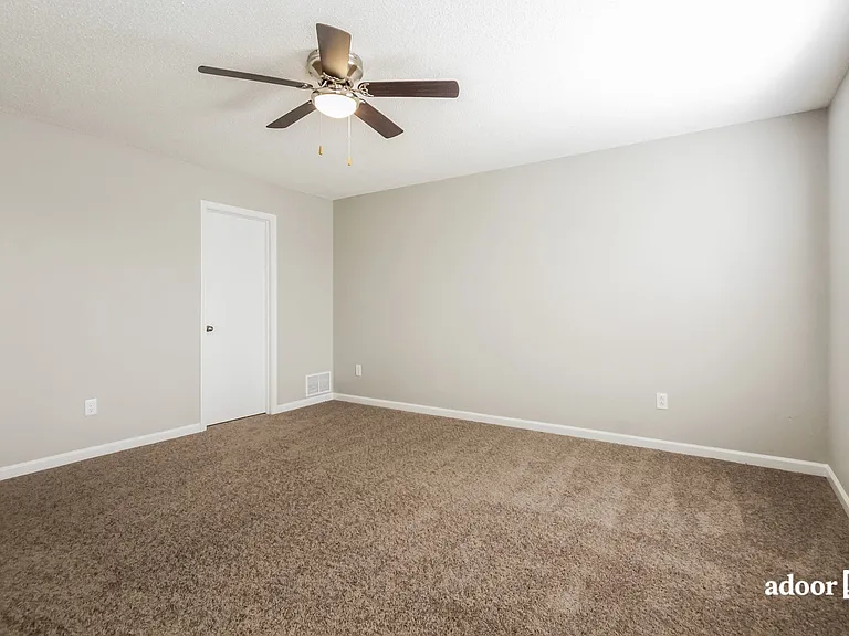 2415 Woodfield Blvd — Photo 7