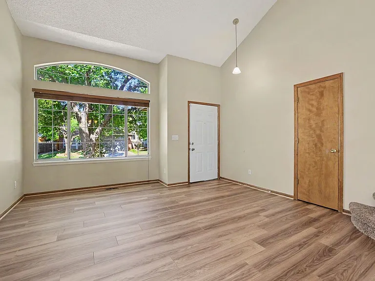 11742 Gray St — Photo 4