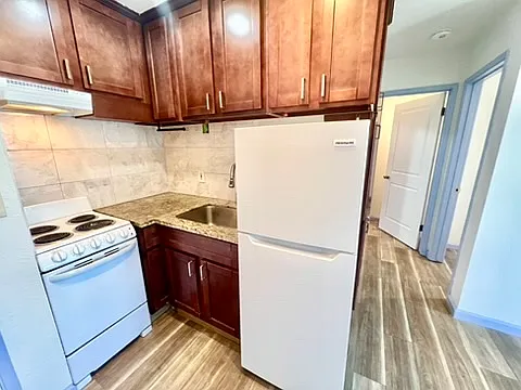 474 Van Dyke Ave — Photo 5