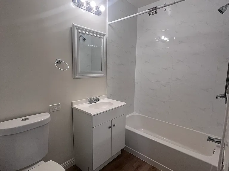 325 W Lexington Dr #4 — Photo 6