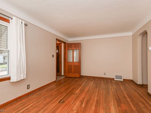 3rd image of 14120 Leroy Ave