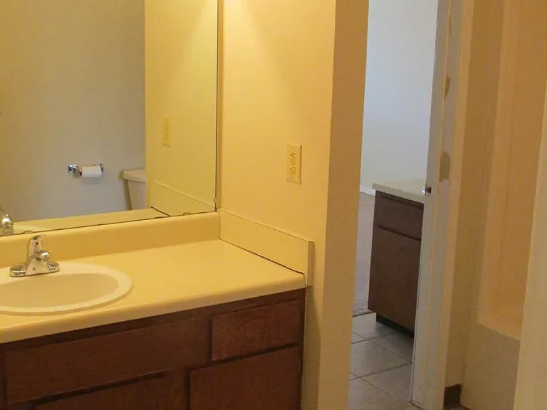 1320 W Linden St — Photo 42