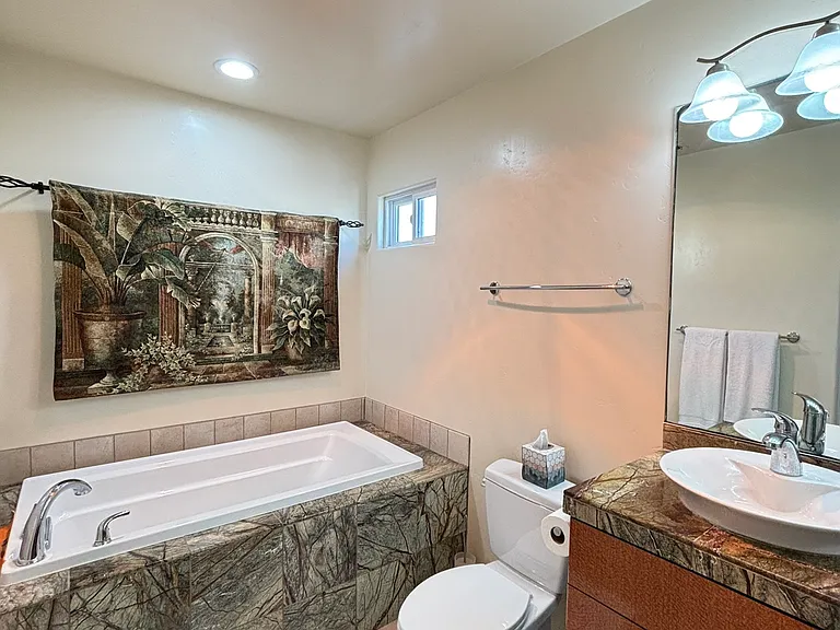 819 Avalon Ct #B — Photo 16