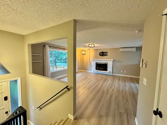 3rd image of 12600 NE 12th St