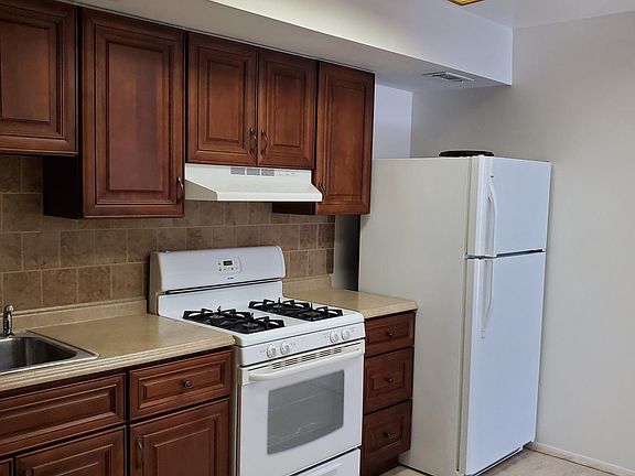 3rd image of 34 Evan Pl #1A
