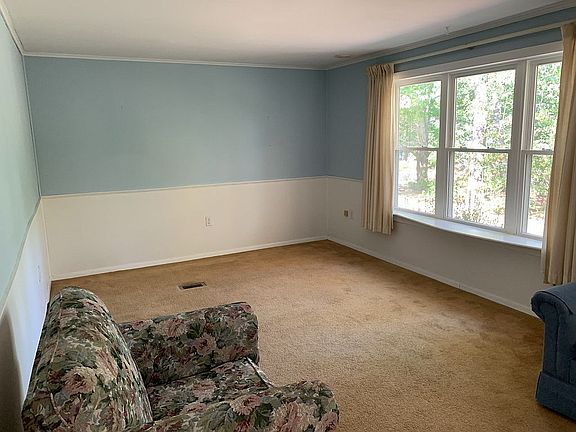 5th image of 15 Barnfield Dr