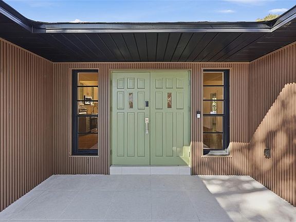 2nd image of 1325 Riverside Dr