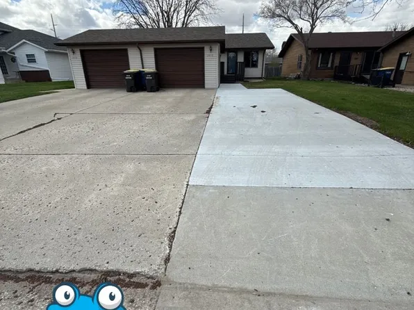 1415 8th Ave NE, Jamestown, ND 58401