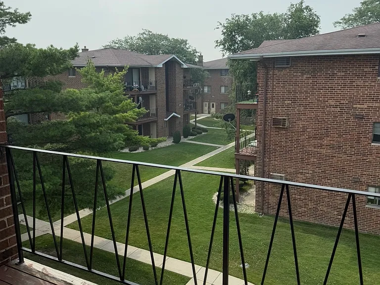 15705 Reynolds Ln #3B — Photo 1