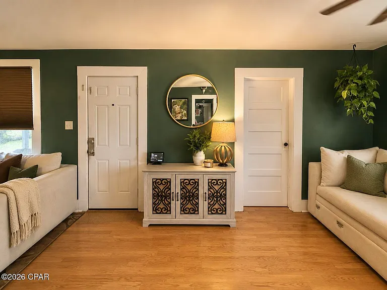 819 Grace Ave — Photo 10