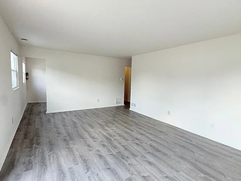 Malaga Villa Apartments — Photo 3