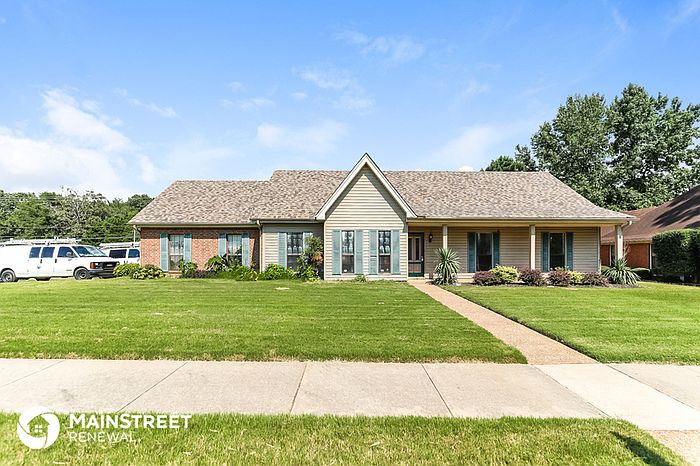 1st image of 4384 Crescent Park Dr