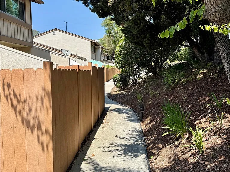 1715 N Gilbert St — Photo 2