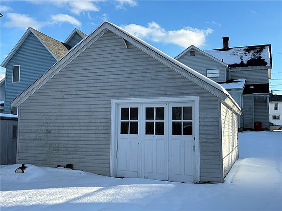2nd image of 305 Janeway St