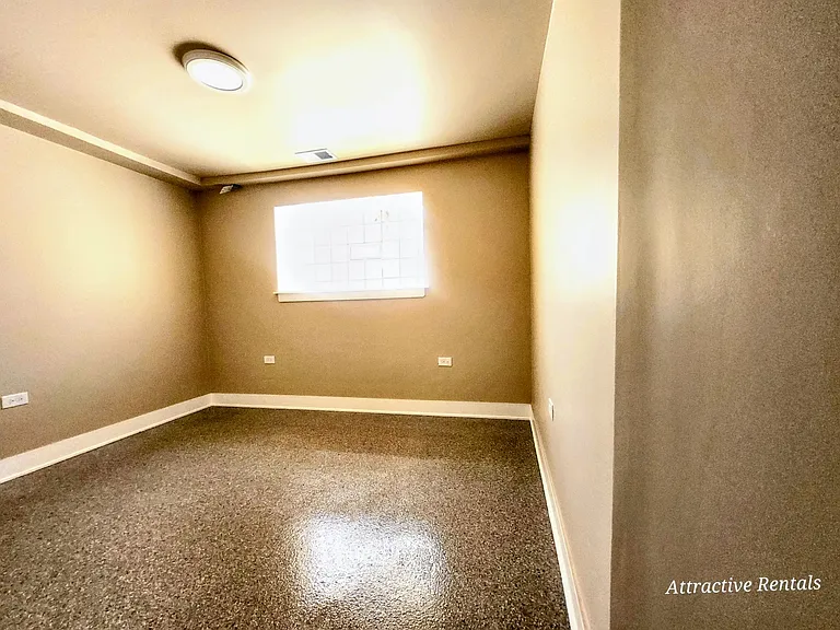6341 S Elizabeth St — Photo 4
