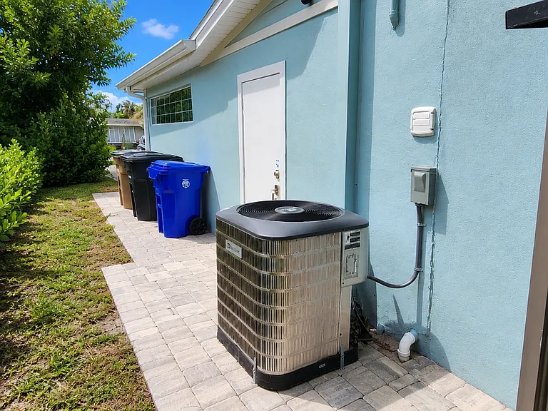 3949 Maxine St — Photo 4