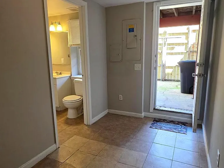 539 N Luzerne Ave — Photo 28