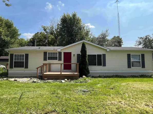 5845 W Martin Dr, Mentone, IN 46539