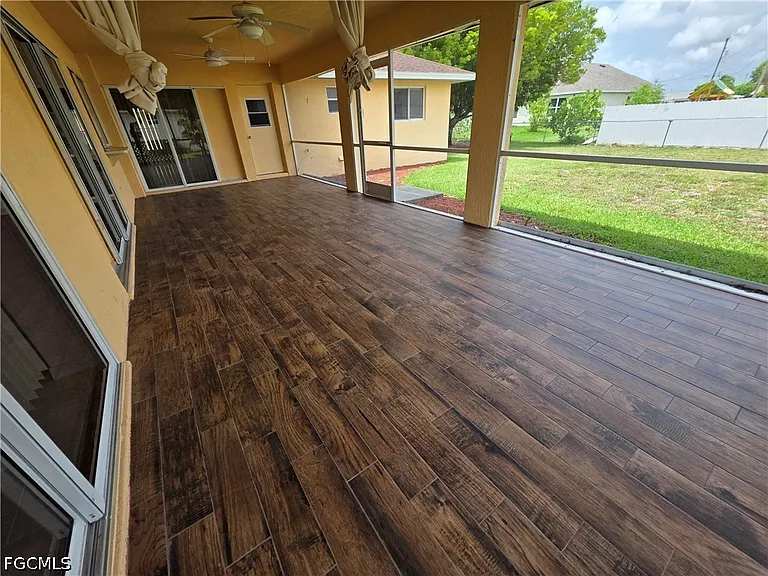 4614 SW 9th Pl — Photo 33