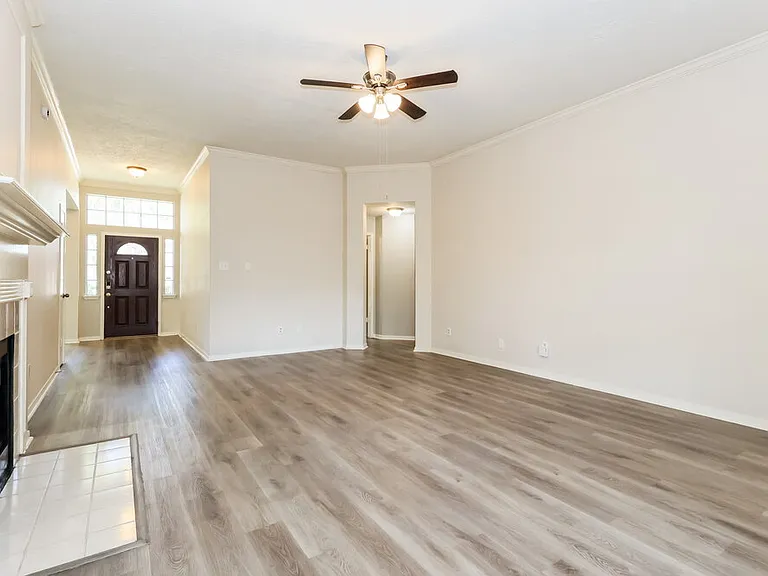 4910 Stone Harbor Dr — Photo 3
