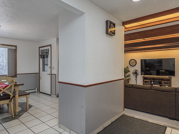 3rd image of 968 Lakloey Dr