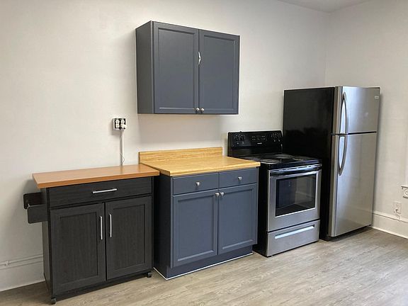 3rd image of 18 E Washington St #2