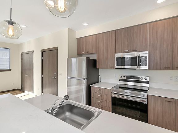 5th image of 13512 97th Ave E Unit 302
