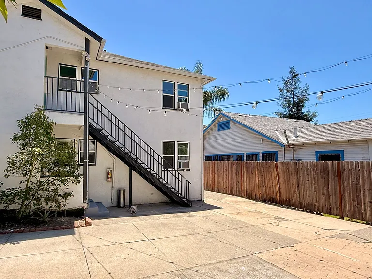2471 W Ave 32 — Photo 23