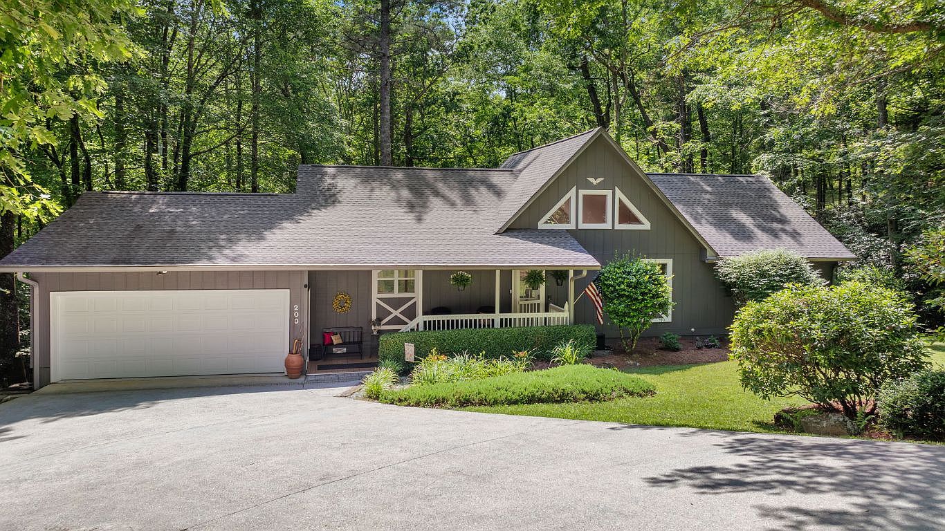 200 Blackberry Trail