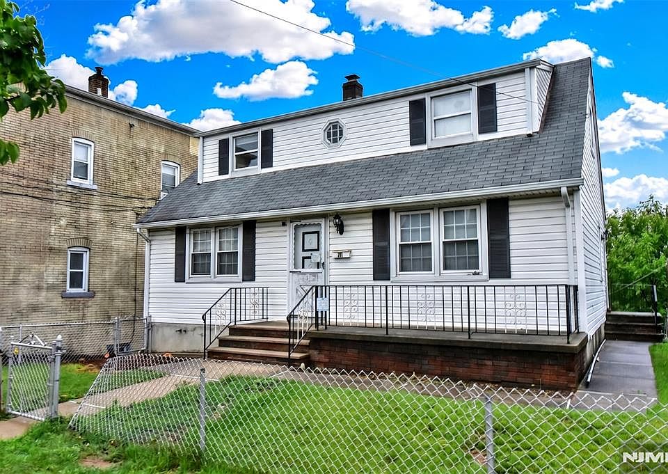 1st image of 391 Macarthur Avenue