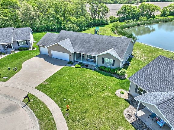3rd image of 775 Pearl Ct