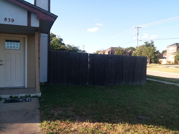 2nd image of 839 Woodland Ct